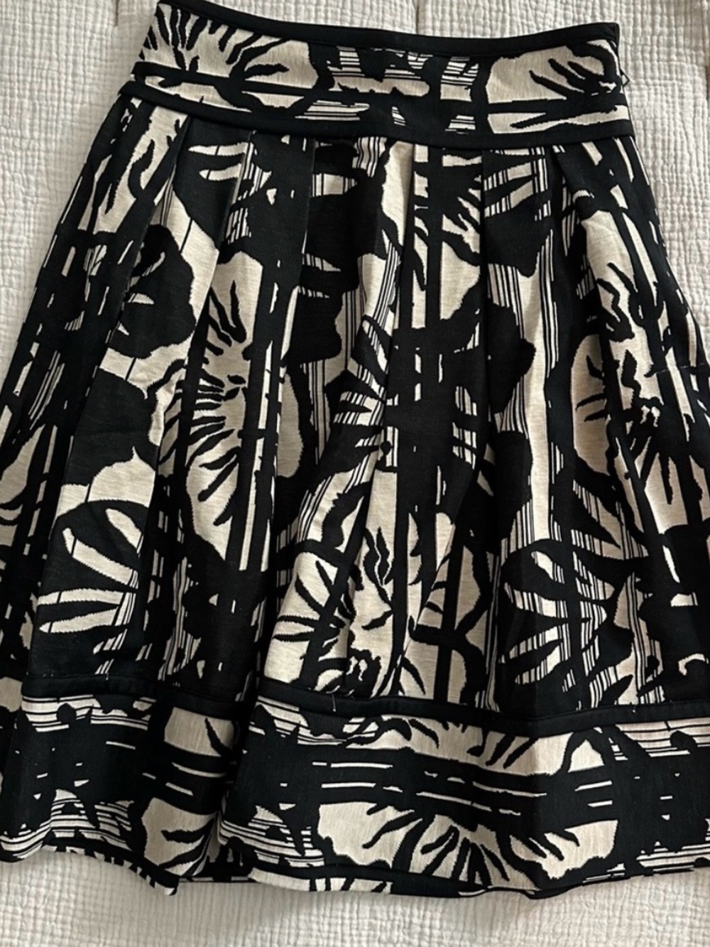 Diane Von Furstenberg Black & Cream Floral Frankie Skirt